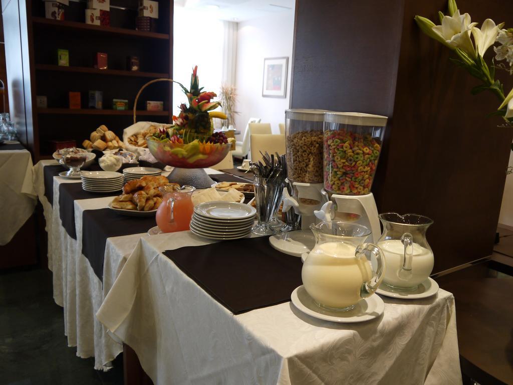 Hotel 15 De Mayo Mar del Plata Bagian luar foto